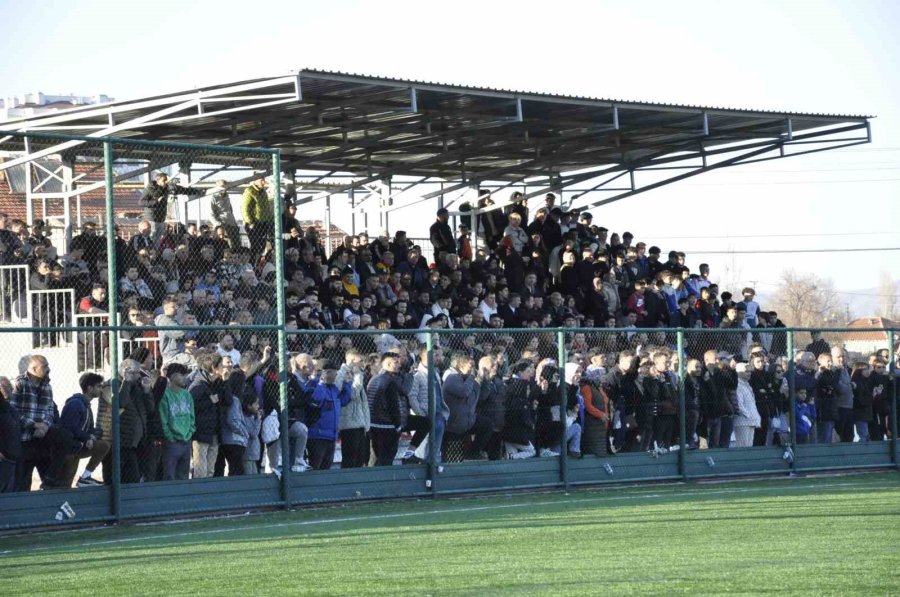 Yarı Final Maçlarında Tribünler Doldu Taştı