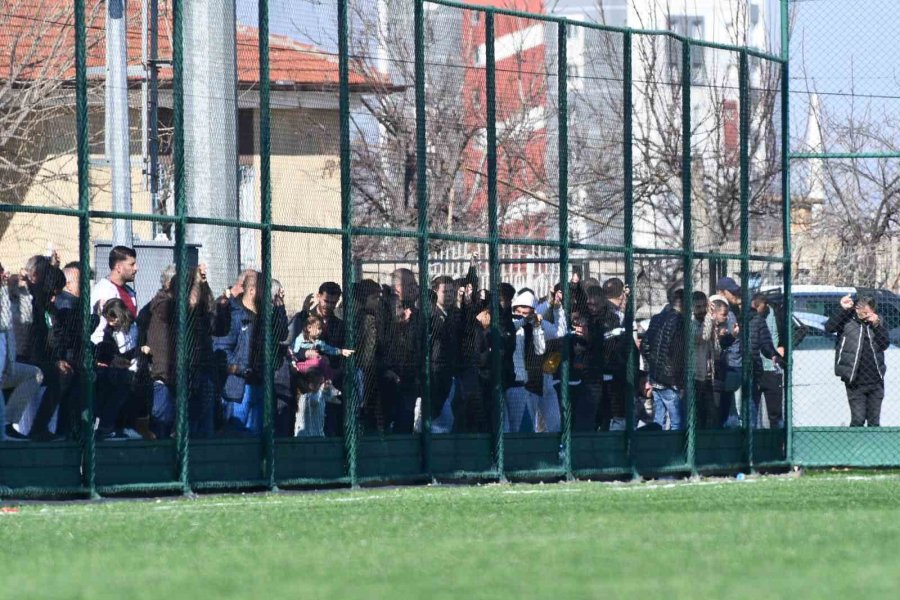 Yarı Final Maçlarında Tribünler Doldu Taştı