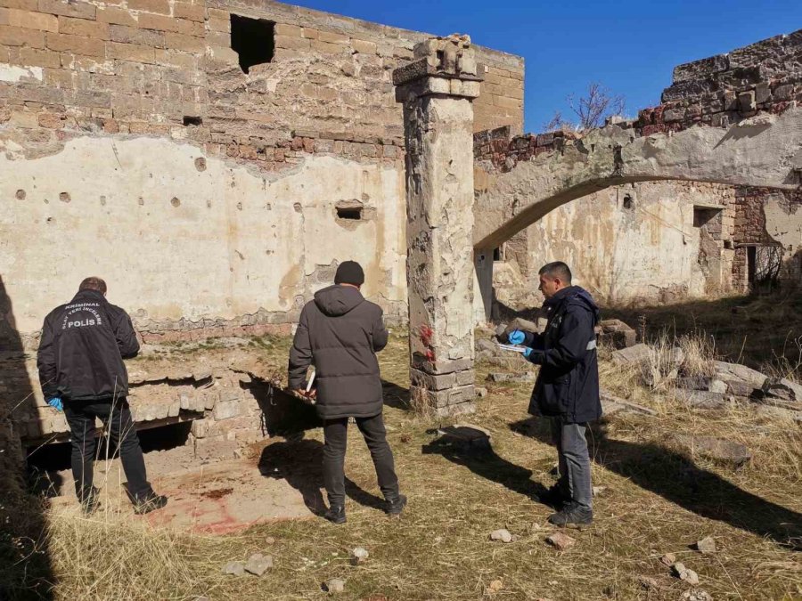 Tarihi Kilisede Define Arayan 3 Kişi Suçüstü Yakalandı