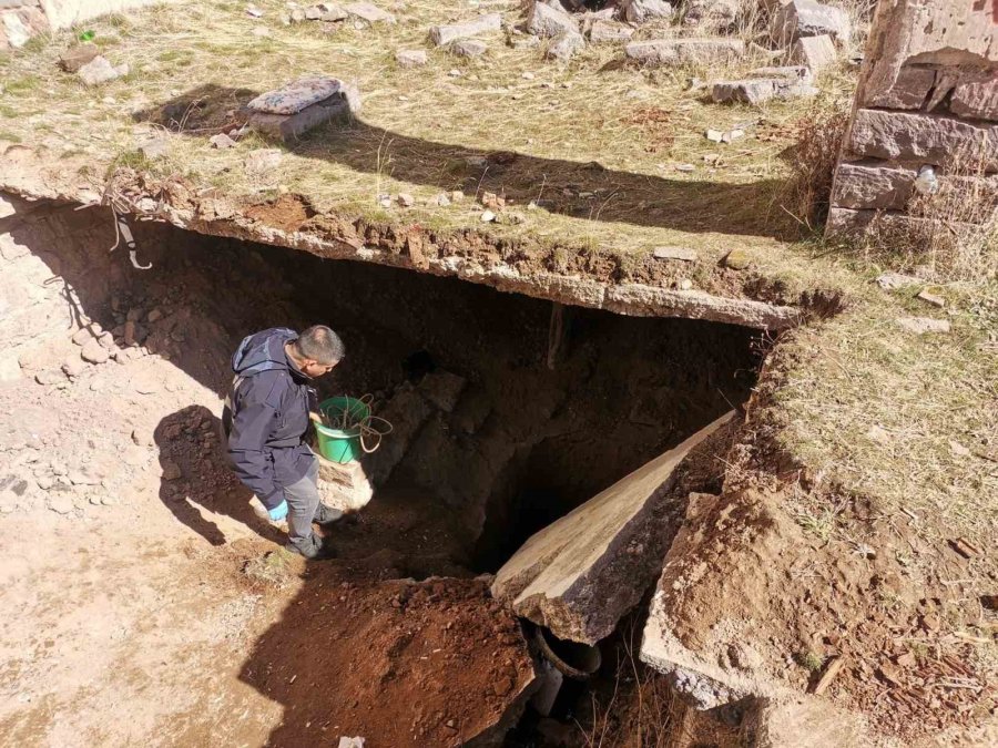 Tarihi Kilisede Define Arayan 3 Kişi Suçüstü Yakalandı