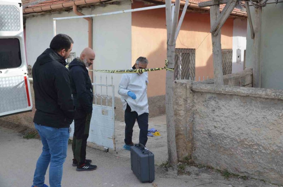 Konya’da Yalnız Yaşayan Adam Evinde Satırla Öldürülmüş Halde Bulundu