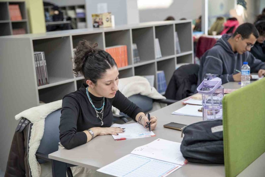 Güvenevler Okuma Salonu, Sınavlara Hazırlanan Öğrencilerin Uğrak Noktası Oldu