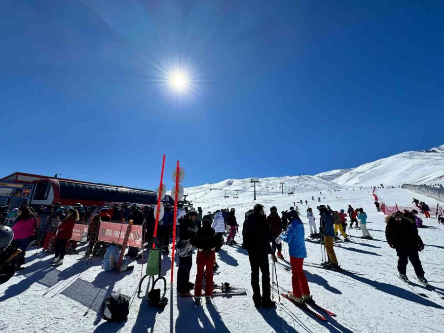 Erciyes Hafta Sonu 125 Bin Turist Ağırladı