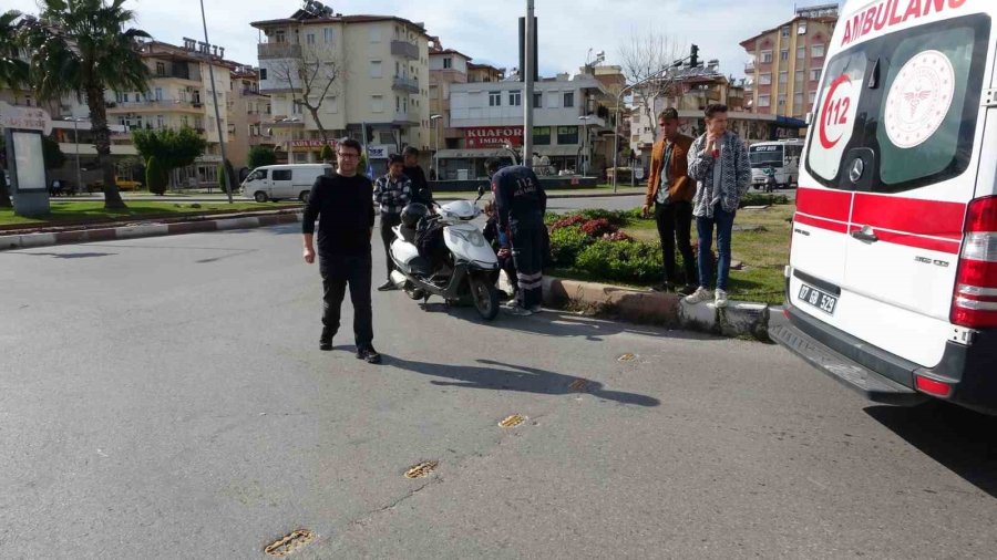 Kırmızı Işık İhlali Kaza Yaptırdı: 2 Yaralı