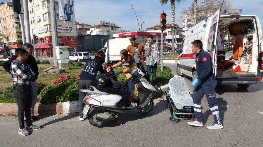 Kırmızı Işık İhlali Kaza Yaptırdı: 2 Yaralı