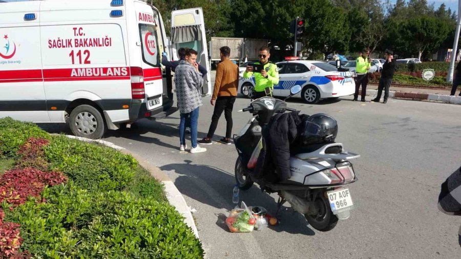 Kırmızı Işık İhlali Kaza Yaptırdı: 2 Yaralı