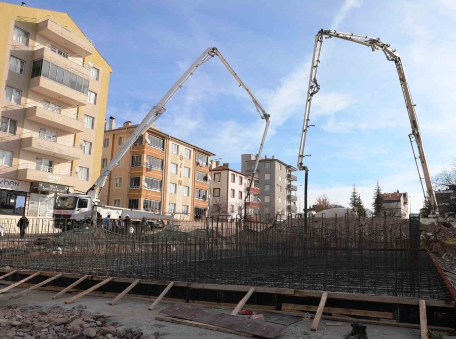 Başkan Çolakbayrakdar, “sosyal Odaklı Projeler Üretip, Temellerini Atıyoruz”