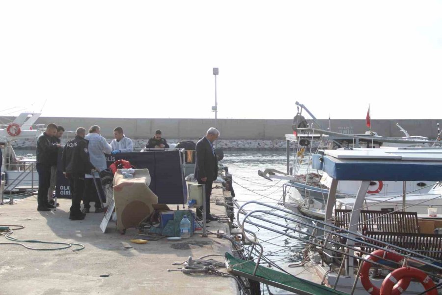 Emekli Edebiyat Öğretmeni Teknesinin Altında Ölü Bulundu