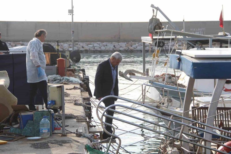 Emekli Edebiyat Öğretmeni Teknesinin Altında Ölü Bulundu