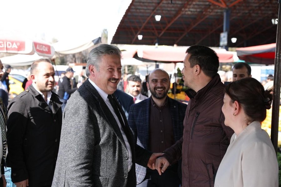 Başkan Palancıoğlu, Yıldırım Beyazıt Pazar Yerinde Sevgiyle Karşılandı