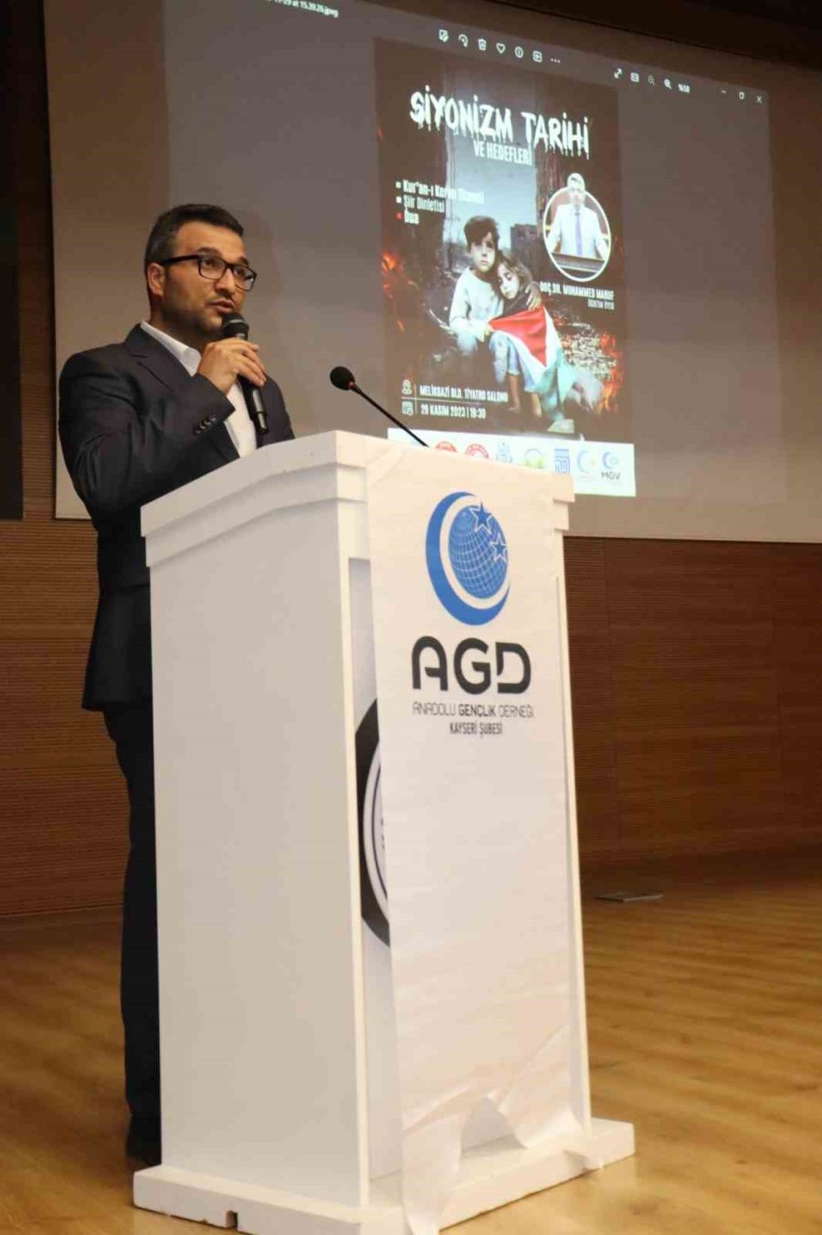 Agd, Bayrak Taşıyan Öncüleri Anacak