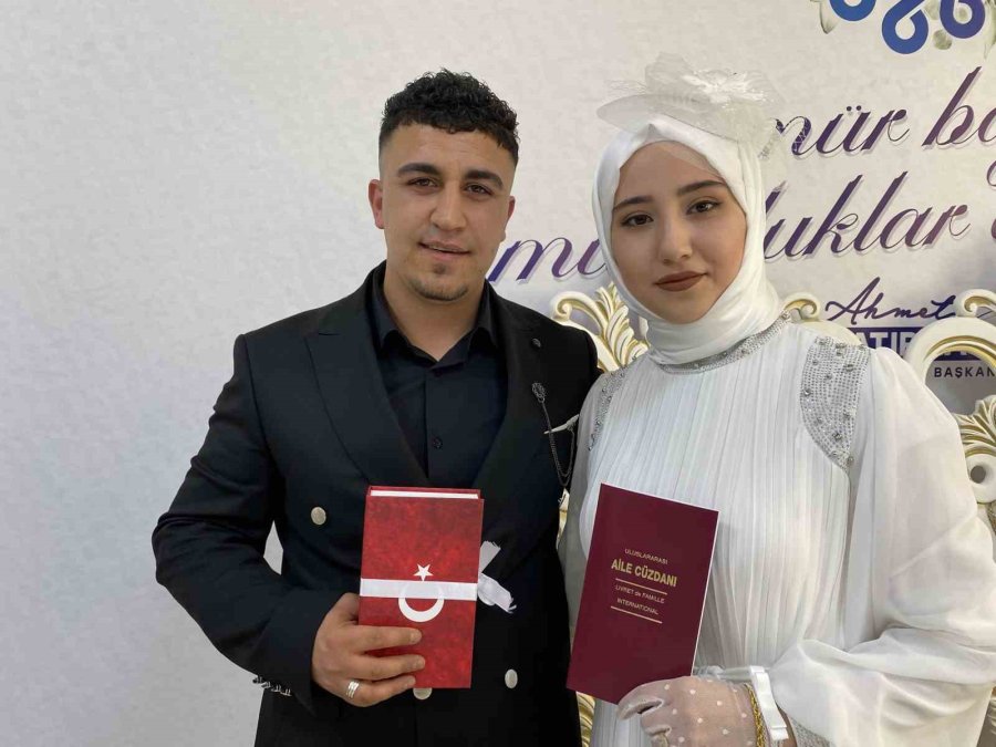 Şans Eseri 29 Şubat’ta Nikah Masasına Oturdular