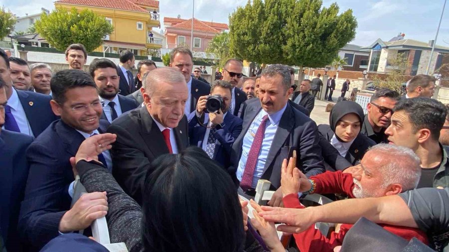 Cumhurbaşkanı Erdoğan’a Cuma Namazında Vatandaşlardan Sevgi Seli