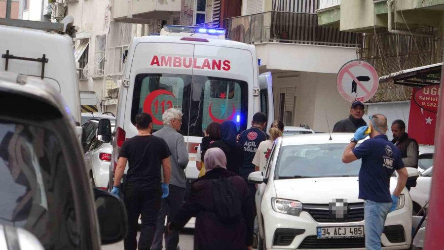 Antalya’da 4 Katlı Binada Yangın Paniği: Anne Ve Kızı Dumandan Etkilendi