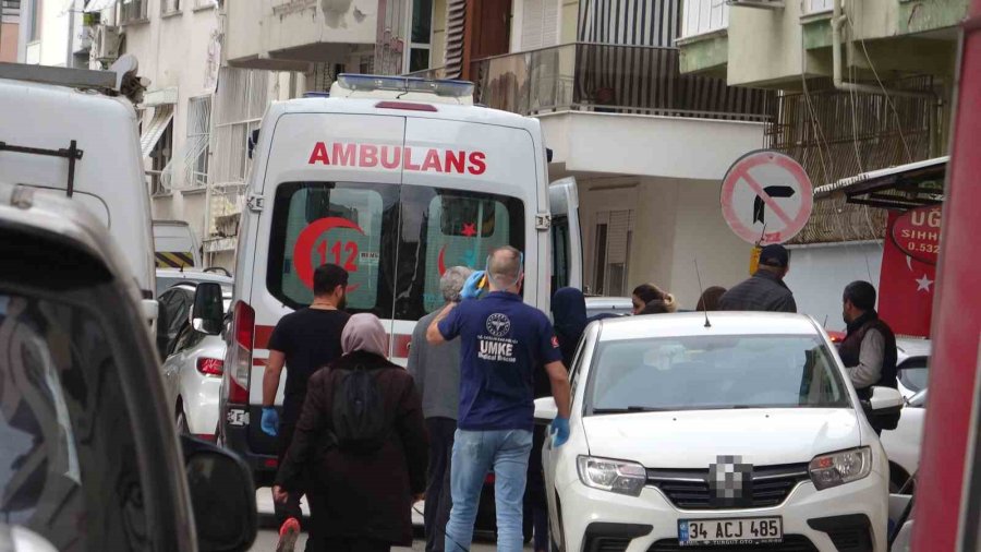 Antalya’da 4 Katlı Binada Yangın Paniği: Anne Ve Kızı Dumandan Etkilendi