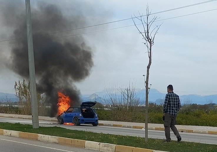 Seyir Halindeki Otomobil Alevlere Teslim Oldu