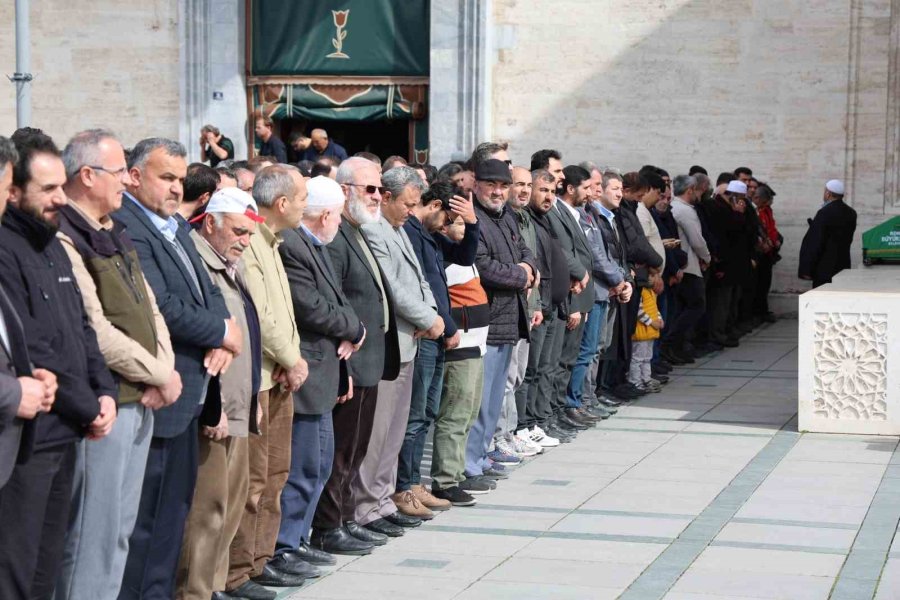 Konya’da İsrail’in Yardım Konvoyuna Saldırısında Hayatını Kaybedenler İçin Gıyabi Cenaze Namazı Kılındı