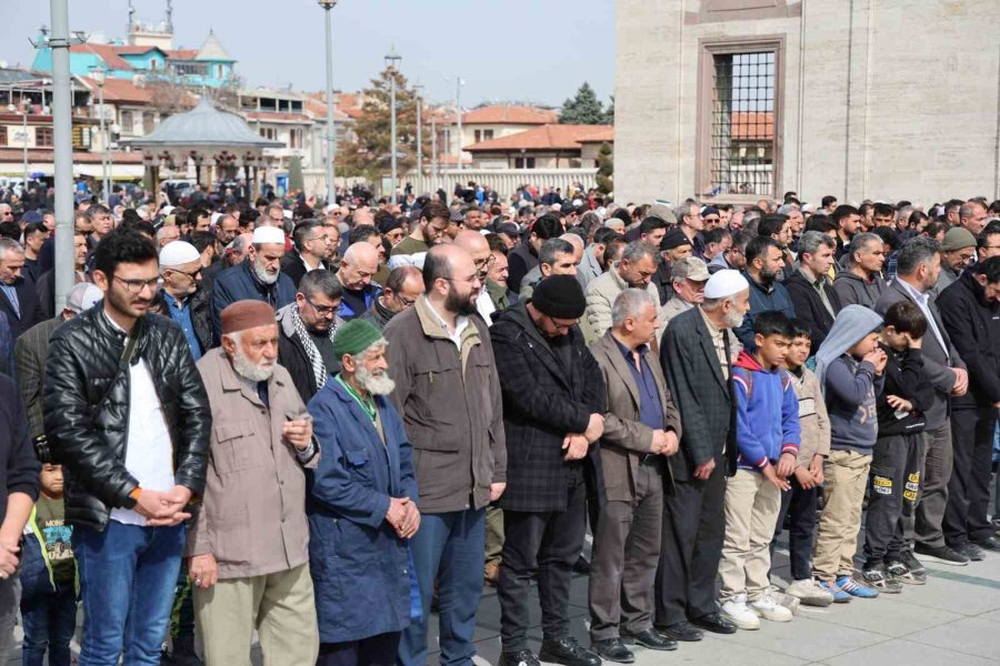 Konya’da İsrail’in Yardım Konvoyuna Saldırısında Hayatını Kaybedenler İçin Gıyabi Cenaze Namazı Kılındı