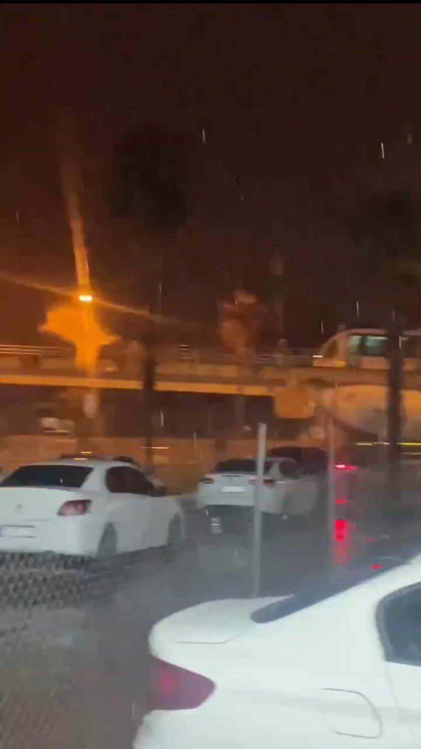 Antalya’da Tramvay Hattına Yıldırım Düştü