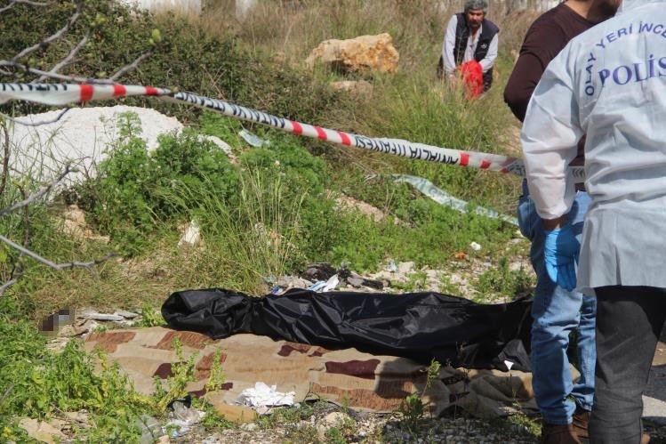 Antalya’da Yol Kenarında Kadın Cesedi Bulundu