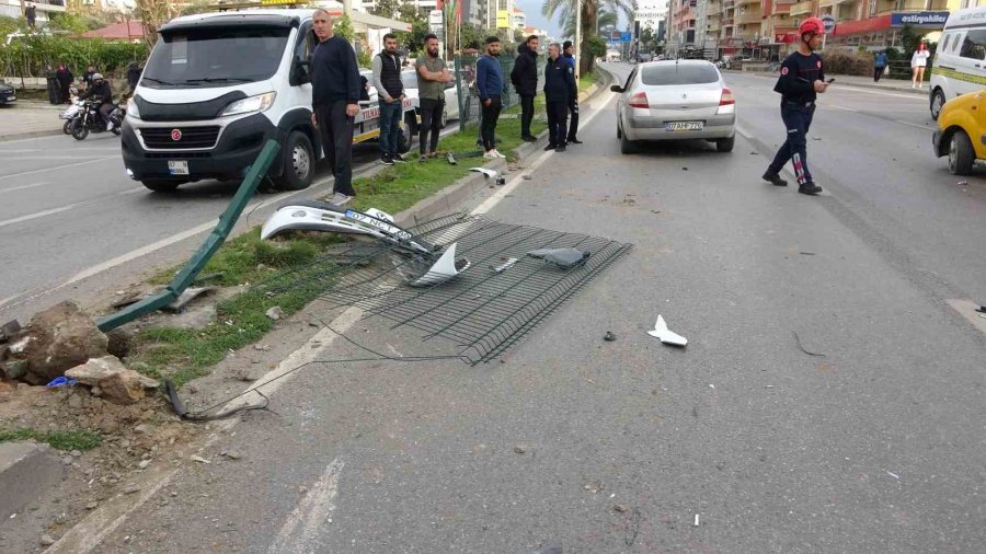 Alanya’da Bariyerleri Kıran Otomobil İki Araca Çarptı: 2 Ölü, 4 Yaralı