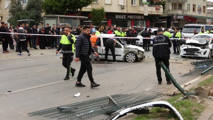 Alanya’da 2 Kişinin Öldüğü Feci Kaza Kamerada