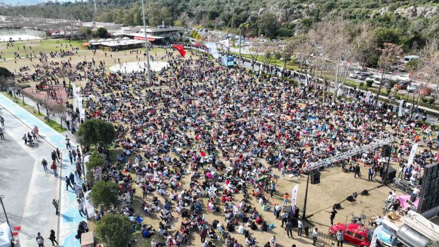 Başkan Böcek, ’vosahne’ Coşkusuna Ortak Oldu