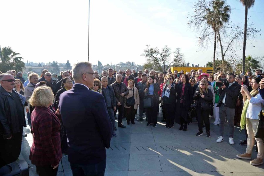 Selanik Mübadillerinin Antalya’ya Gelişinin 100’üncü Yılında Denize Kırmızı Karanfiller Bırakıldı