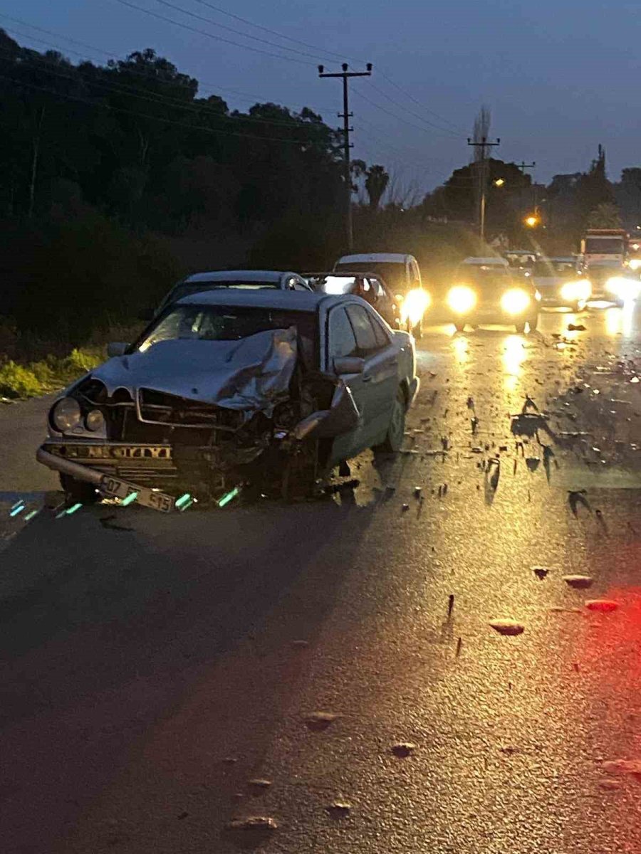 Antalya’da Otomobil İle Çarpışan Motosikletin Sürücüsü Hayatını Kaybetti