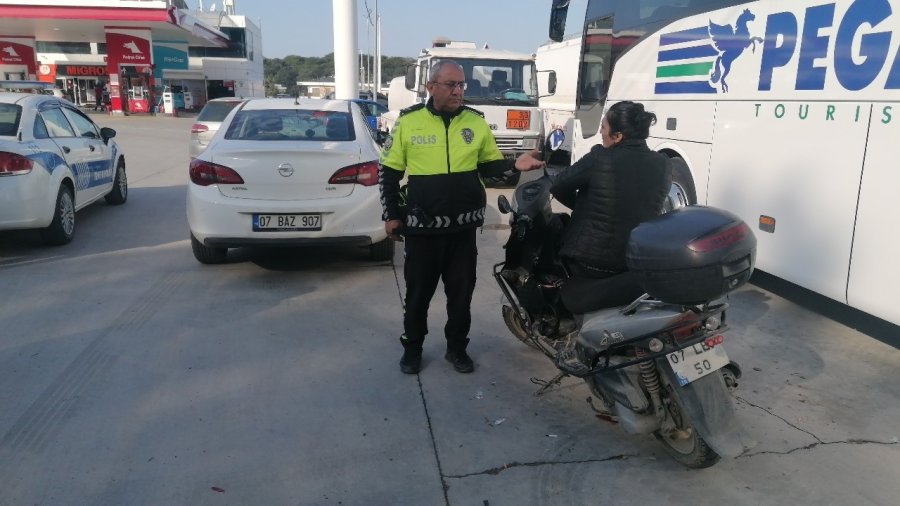 Ehliyetsiz Direksiyona Geçmesi Kadın Motosiklet Sürücüsüne Pahalıya Patladı