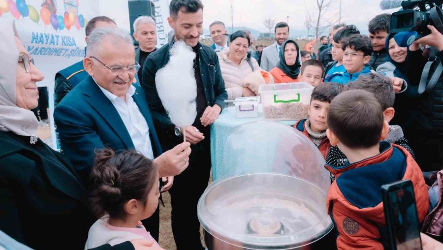 Başkan Büyükkılıç, Yetim Çocukların Coşkusuna Ortak Oldu