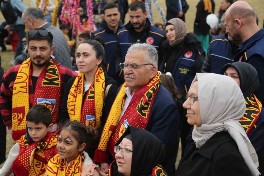 Başkan Büyükkılıç, Yetim Çocukların Coşkusuna Ortak Oldu