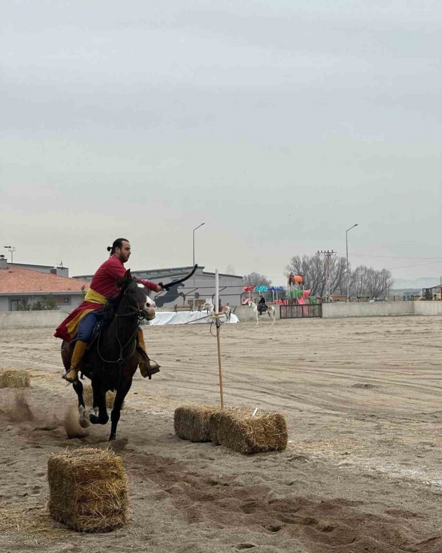 Atlı Savaş Sanatları Müsabakaları’nda En Çok Madalyayı Kayseri Takımları Aldı