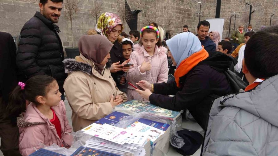 Tarihi Kalede 7’den 70’e Kitap Okudular