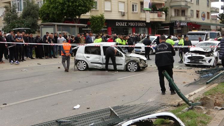 Alanya’da 2 Kişinin Öldüğü Feci Kaza Kamerada