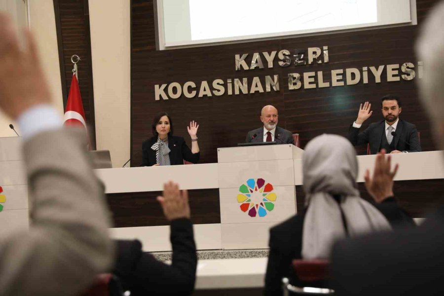 Başkan Çolakbayrakdar’dan Meclis Üyelerine Plaket