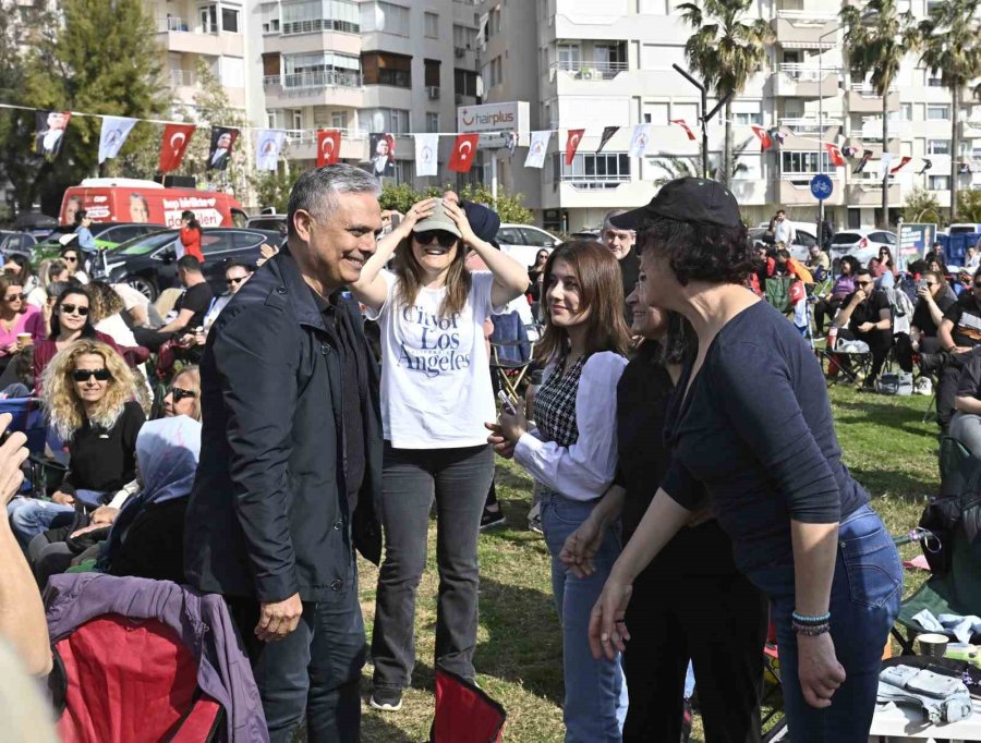 Uysal, Patili Dostlar İçin Düzenlenen Konsere Katıldı