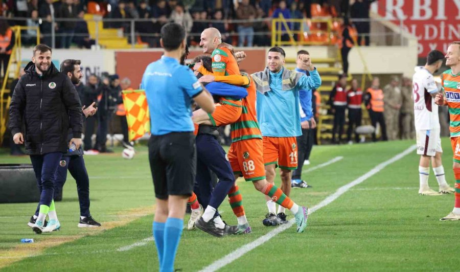 Trendyol Süper Lig: Alanyaspor: 3 - Trabzonspor: 1 (maç Sonucu)