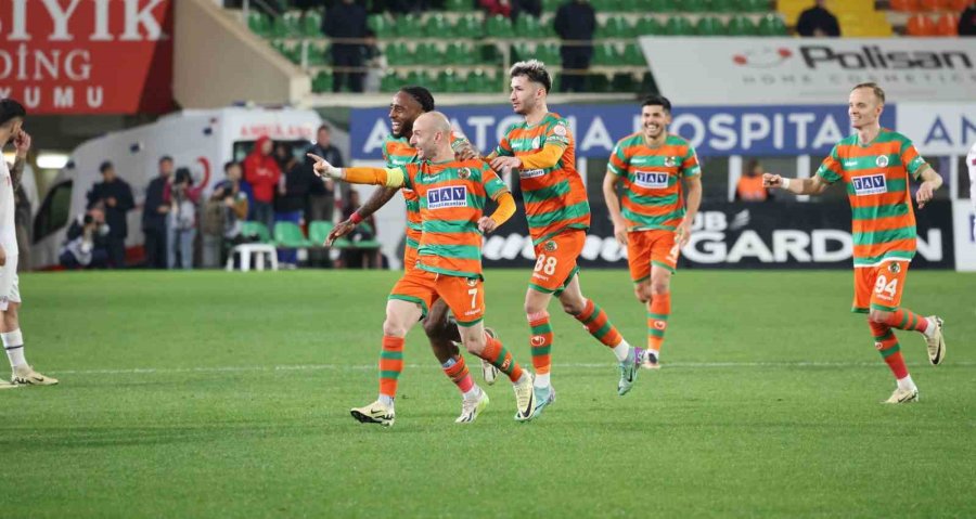 Trendyol Süper Lig: Alanyaspor: 3 - Trabzonspor: 1 (maç Sonucu)