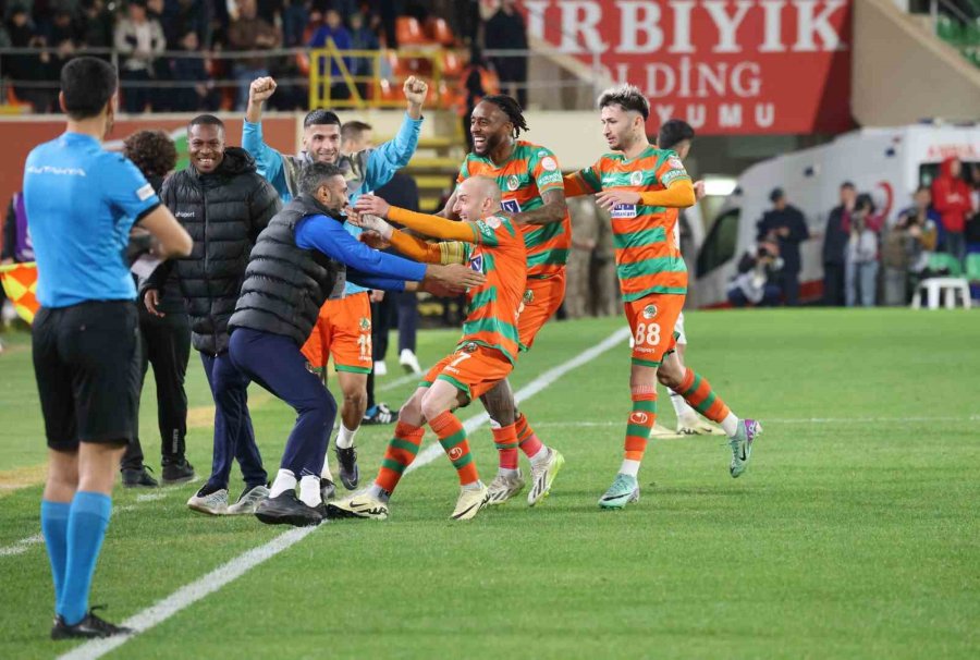 Trendyol Süper Lig: Alanyaspor: 3 - Trabzonspor: 1 (maç Sonucu)