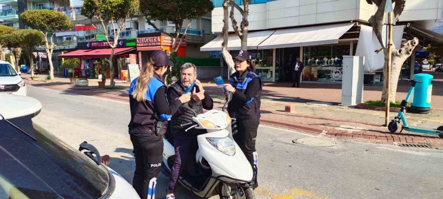 Alanya’da Polisten Motosiklet Sürücülerine Bilgilendirme