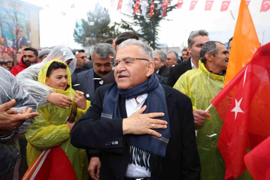 Tomarzalılar, Toplu Açılış Töreninde Başkan Büyükkılıç’ı Bağrına Bastı