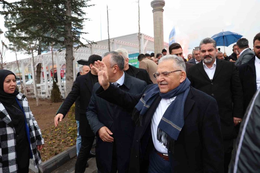 Tomarzalılar, Toplu Açılış Töreninde Başkan Büyükkılıç’ı Bağrına Bastı