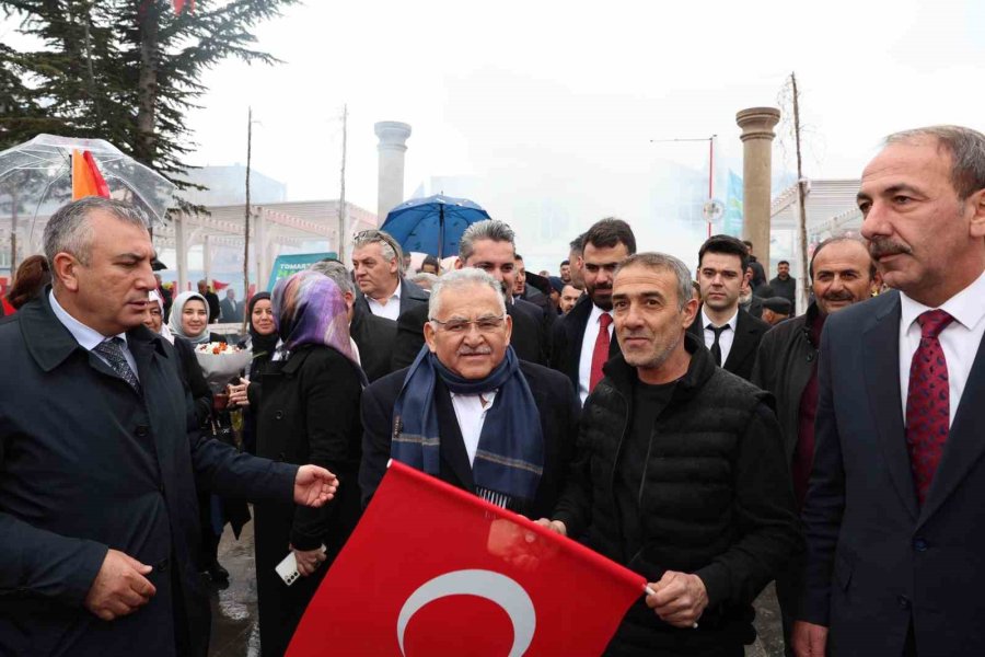 Tomarzalılar, Toplu Açılış Töreninde Başkan Büyükkılıç’ı Bağrına Bastı