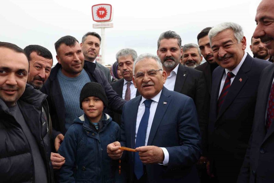 Tomarzalılar, Toplu Açılış Töreninde Başkan Büyükkılıç’ı Bağrına Bastı