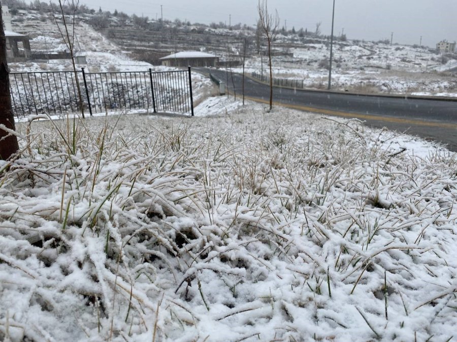 Kayseri’de Cemre İle Birlikte Kar Da Düştü