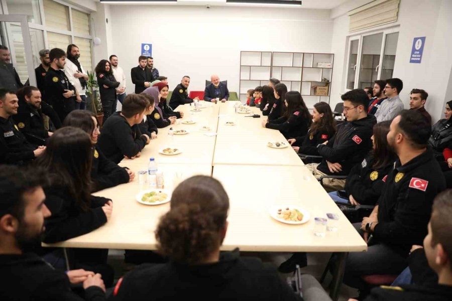 Başkan Çolakbayrakdar, “insanı Merkez Alan Hizmet Anlayışıyla Çalışıyoruz”