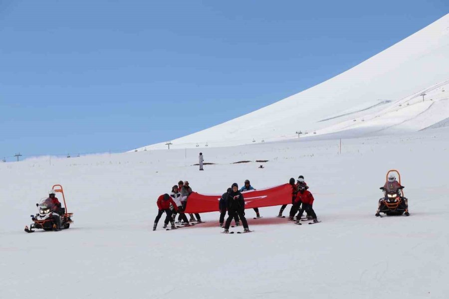 Cezaevinde Annesinin Yanında Kalan Çocuklara Kayak Eğitimi Verildi