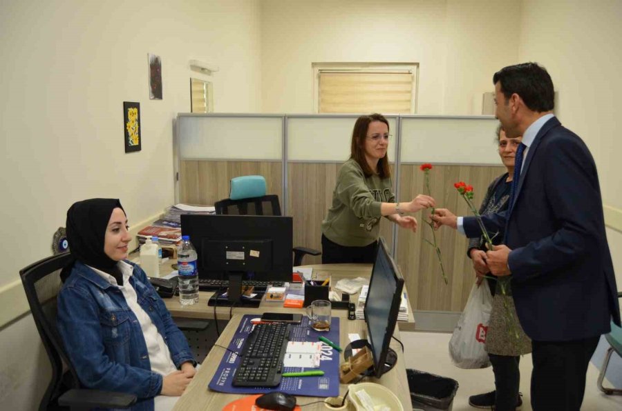 Alanya’da Sağlık Çalışanı Kadınlar 8 Mart’ta Unutulmadı