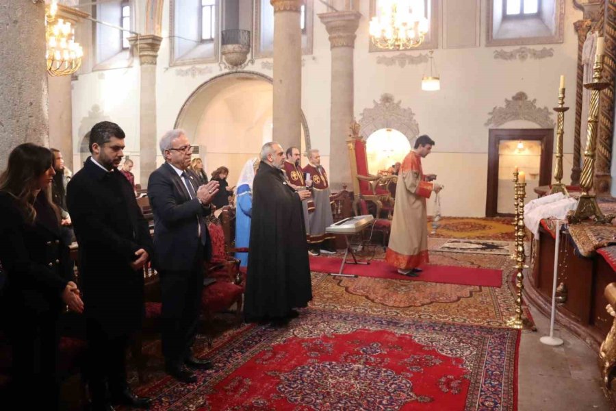 Ermenilerin Miçing Ayininde Gazze İçin Dua